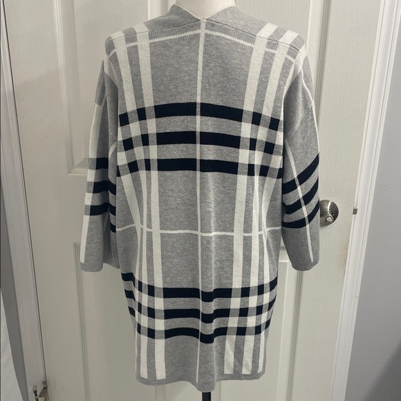 Grey and Black Plaid Women's Cardigan 3/4 wide sleeves Sz M - Picture 3 of 10